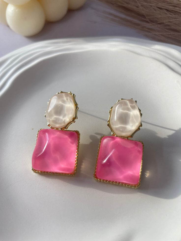 Bold Pink Statement Drop Earrings – Korean-Inspired Geometric Square Dangles – Pearlescent White & Shimmering Fuchsia Resin