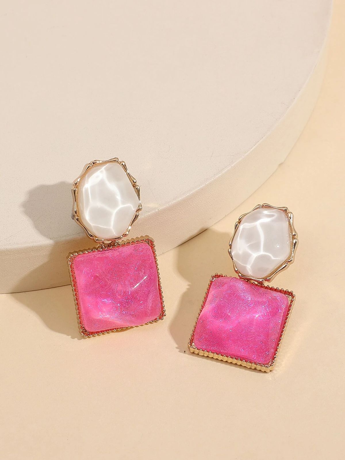 Bold Pink Statement Drop Earrings – Korean-Inspired Geometric Square Dangles – Pearlescent White & Shimmering Fuchsia Resin