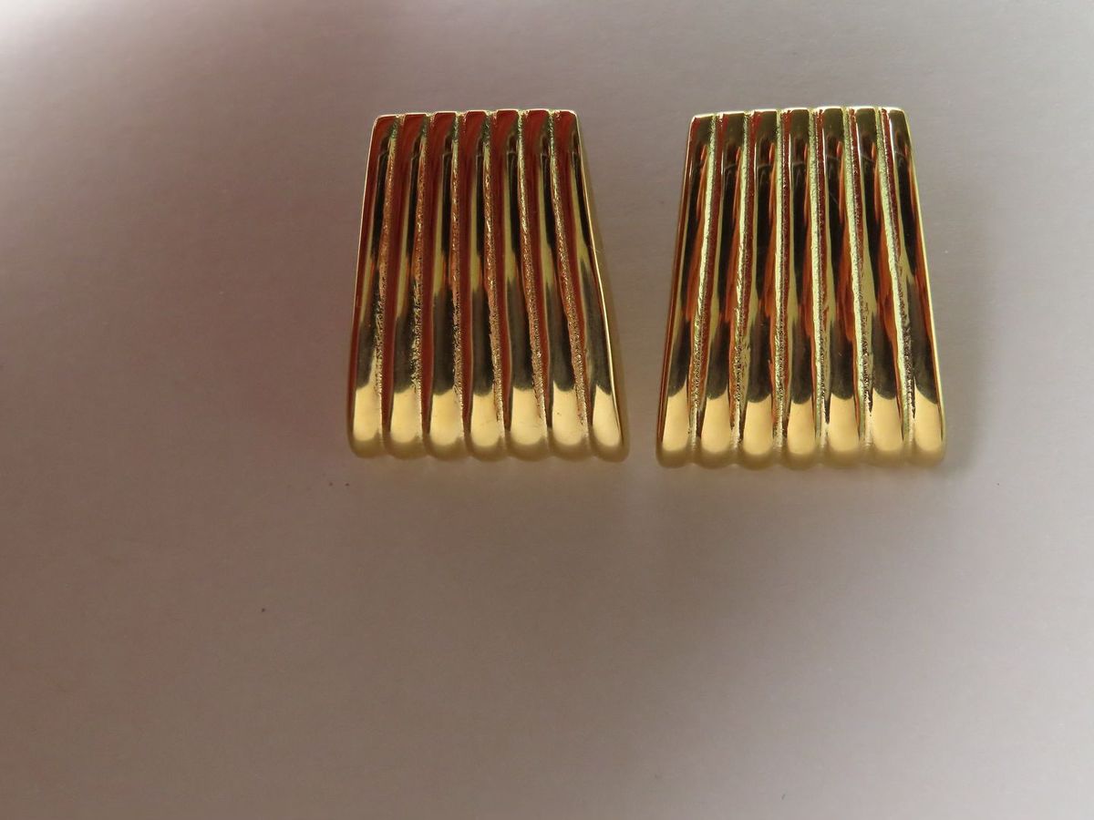 Gold Anti-tarnish Ribbed Chunky Stud Earrings – Vintage-Inspired Vertical Fluted Post Earrings – Bold Geometric Statement Jewelry