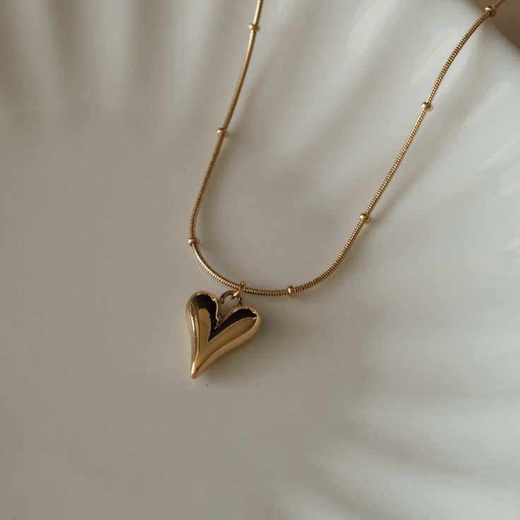 Anti-Tarnish Gold Heart Pendant Necklace for Women | Anyaura
