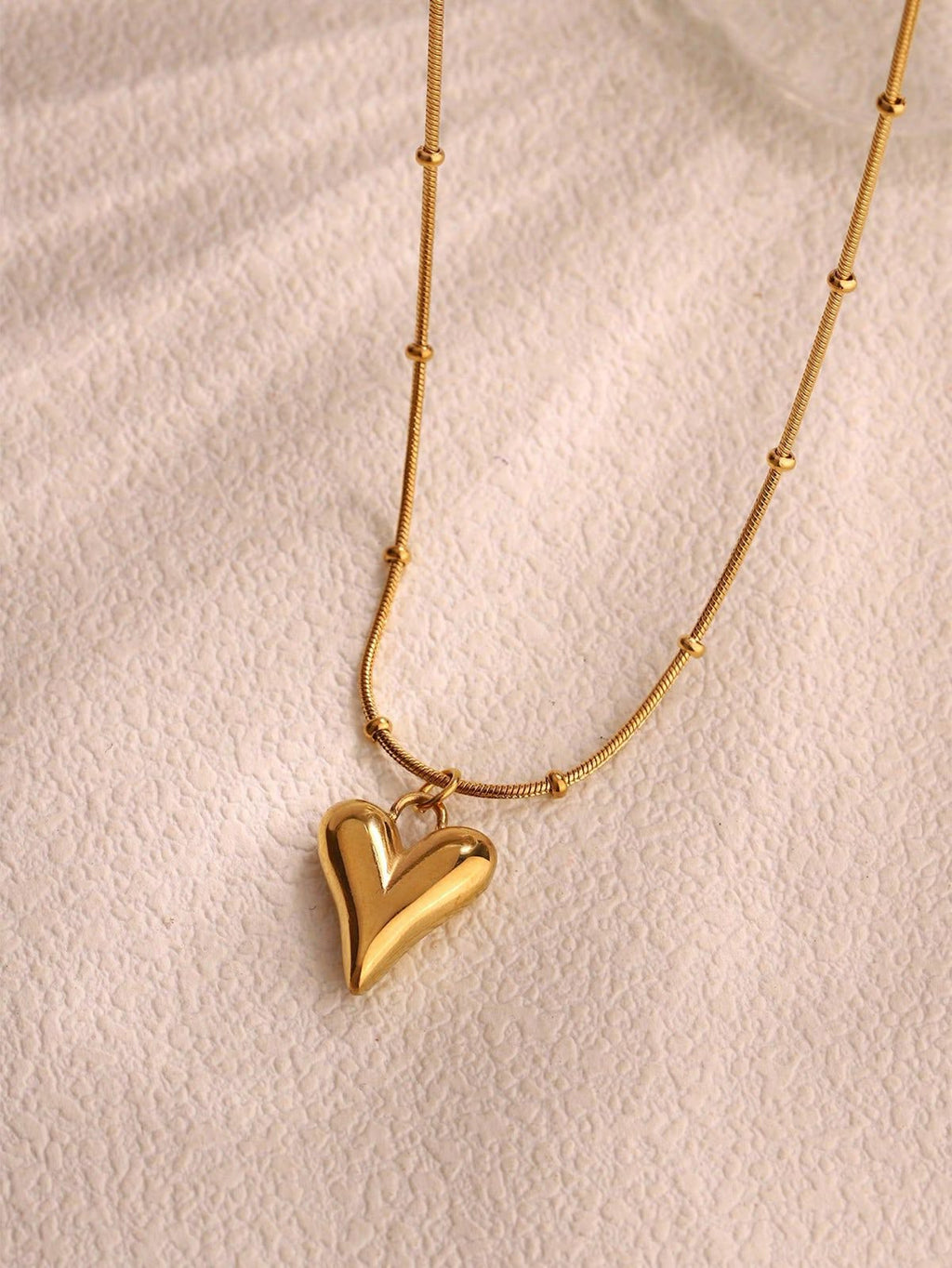 Anti-Tarnish Gold Heart Pendant Necklace for Women | Anyaura